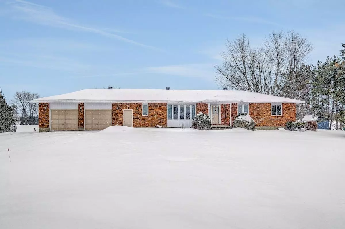 Carp - Huntley Ward, ON K0A 1L0,594 Old Coach RD