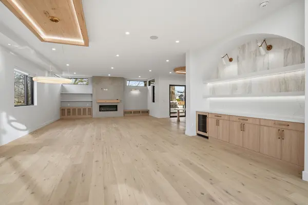 427 Pine Cove RD, Burlington, ON L7N 1W4