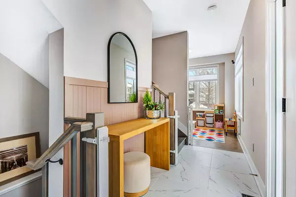 Barrhaven, ON K2J 6P5,21 Coppermine ST