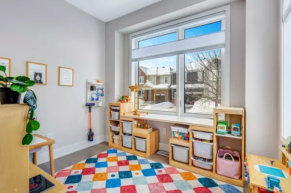 Barrhaven, ON K2J 6P5,21 Coppermine ST