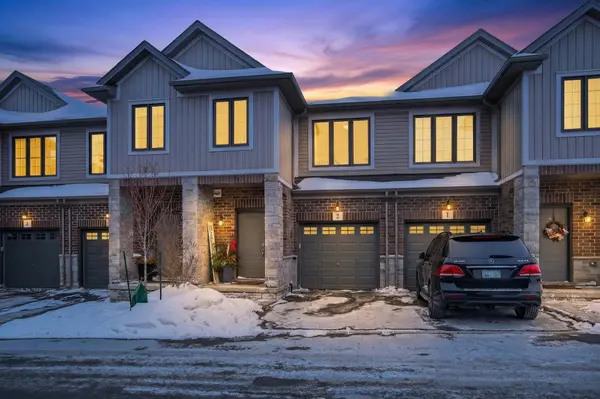 377 GLANCASTER RD #2, Hamilton, ON L9G 0G4