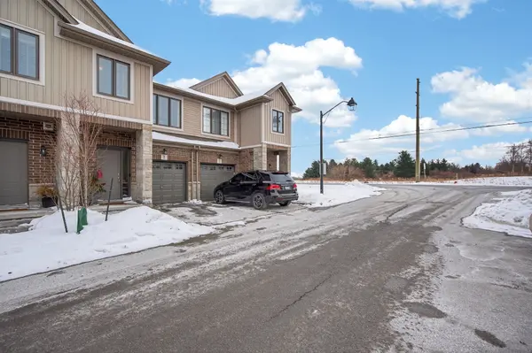 377 GLANCASTER RD #2, Hamilton, ON L9G 0G4