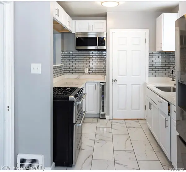 20051 Prairie ST, Detroit, MI 48221