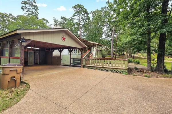 194 Oak Shadows Cove, Holly Lake Ranch, TX 75765