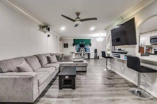 552 E Avenue J #D, Grand Prairie, TX 75050