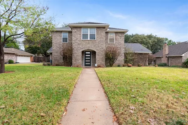 30 Crestwood Drive, Trophy Club, TX 76262