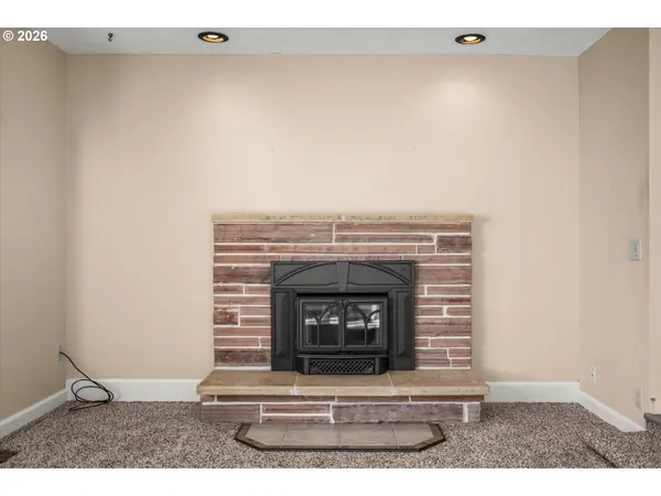 472 SPRINGDALE AVE, Springfield, OR 97477