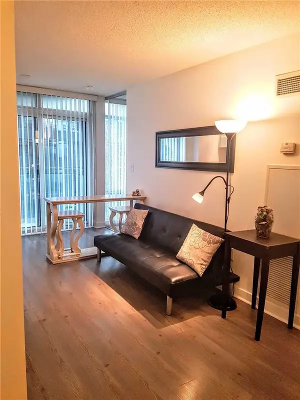 Toronto C01, ON M5V 3Y9,4K Spadina AVE W #729