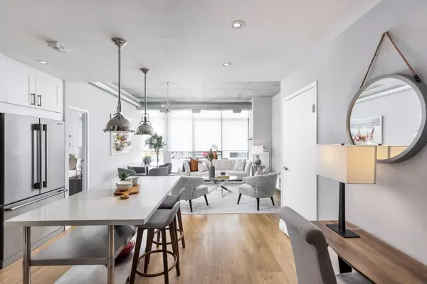 Toronto C01, ON M5V 3P1,388 Richmond ST W #520