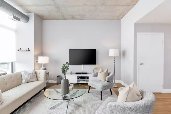 Toronto C01, ON M5V 3P1,388 Richmond ST W #520