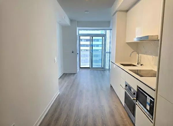 Vaughan, ON L4K 0R2,8 Interchange WAY #3001