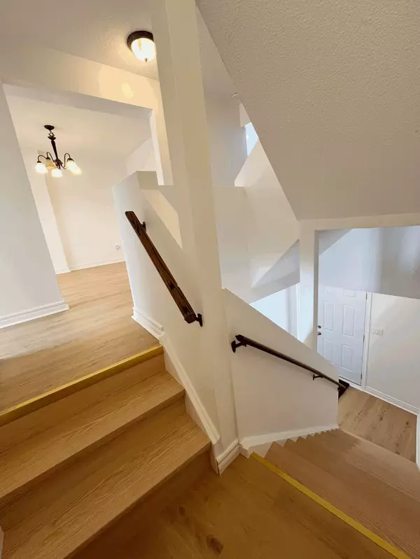 Brampton, ON L6S 3J9,16 Ashton CRES #16