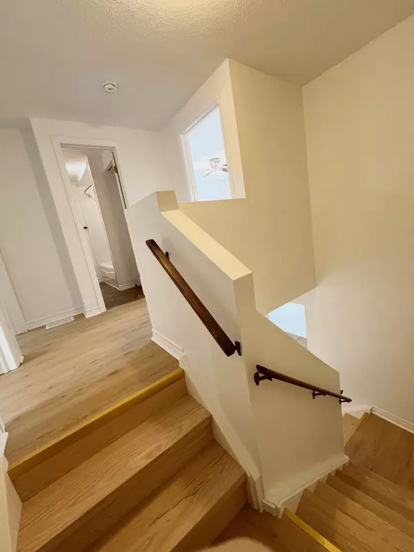 Brampton, ON L6S 3J9,16 Ashton CRES #16