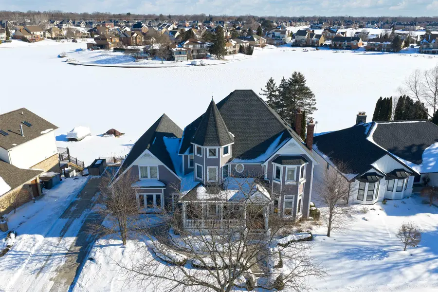 51244 Forster LN, Shelby Twp, MI 48316