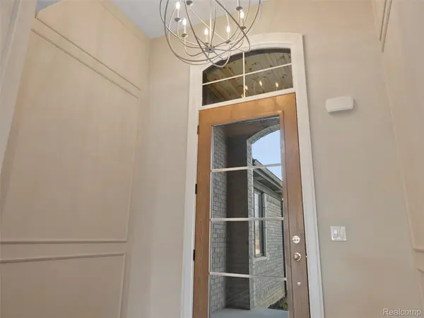 13924 Arthur CT, Washington Township, MI 48094