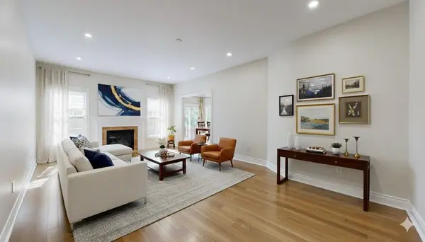 8 Roberson DR, Ajax, ON L1T 3Y6