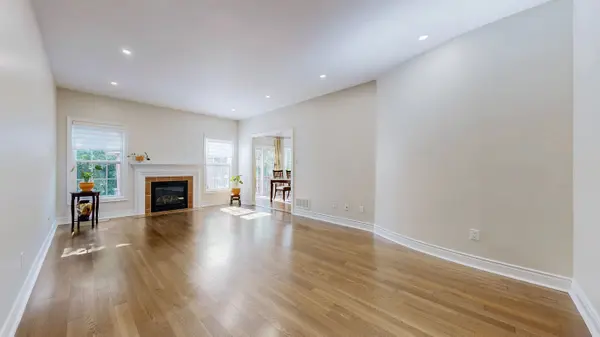 8 Roberson DR, Ajax, ON L1T 3Y6