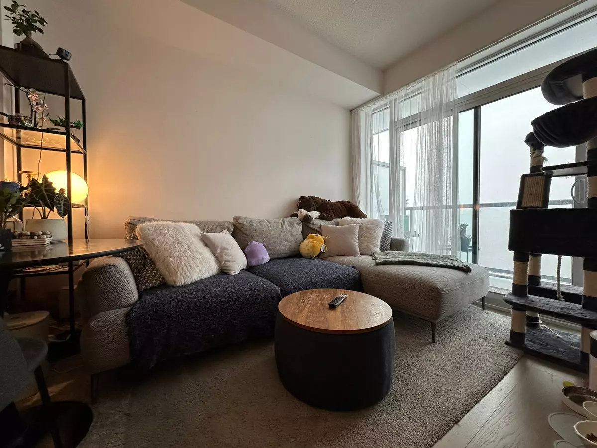 Toronto C15, ON M2K 0E9,7 Kenaston GDNS #320