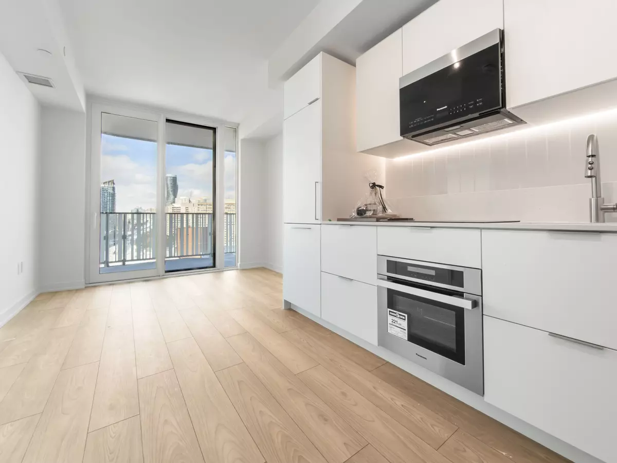 Mississauga, ON L5A 4C6,1 Fairview RD #1207