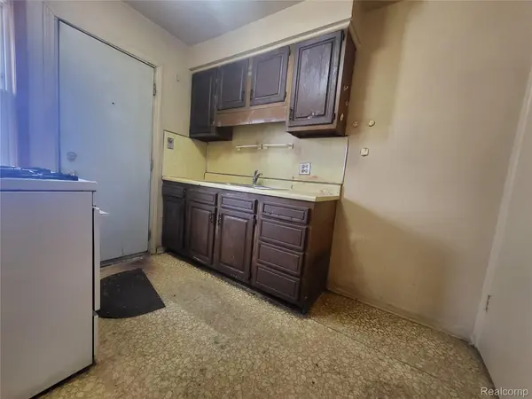 3462 Ewald CIR #8, Detroit, MI 48204