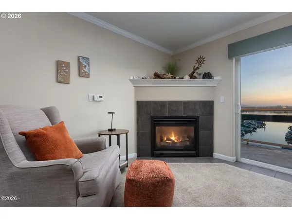 890 SE BAY BLVD #305, Newport, OR 97365