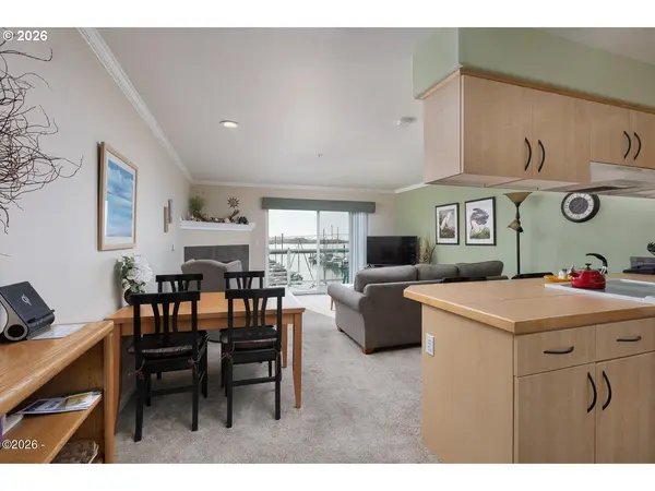 890 SE BAY BLVD #305, Newport, OR 97365