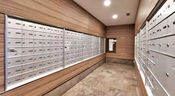 Toronto C01, ON M4Y 0A5,75 St Nicholas ST #307