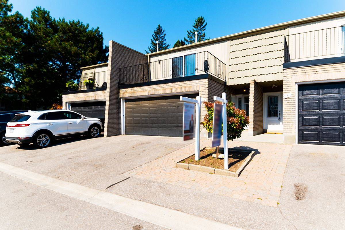 1011 White Oak DR #2, Burlington, ON L7T 2L3