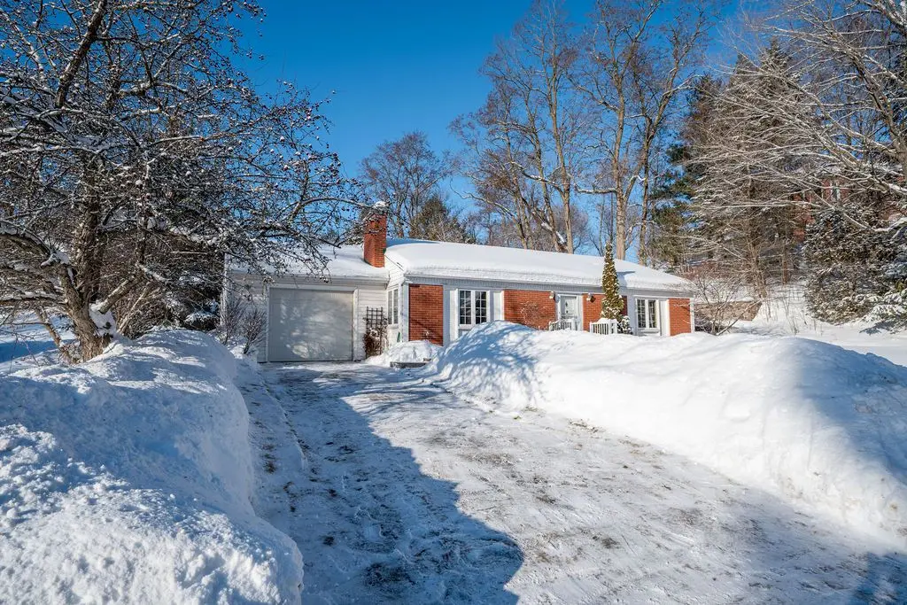 Centre Hastings, ON K0K 2K0,40 Davidson ST