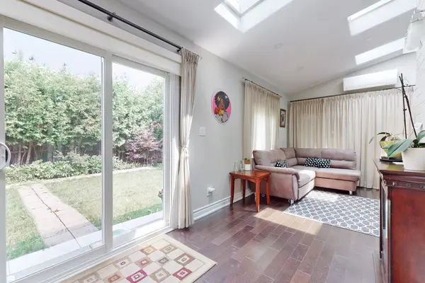 64 Mandel CRES, Richmond Hill, ON L4C 9Z7