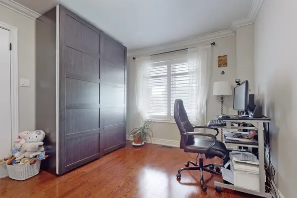 64 Mandel CRES, Richmond Hill, ON L4C 9Z7