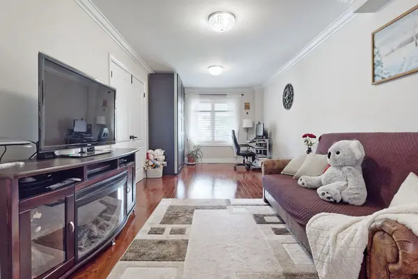 64 Mandel CRES, Richmond Hill, ON L4C 9Z7