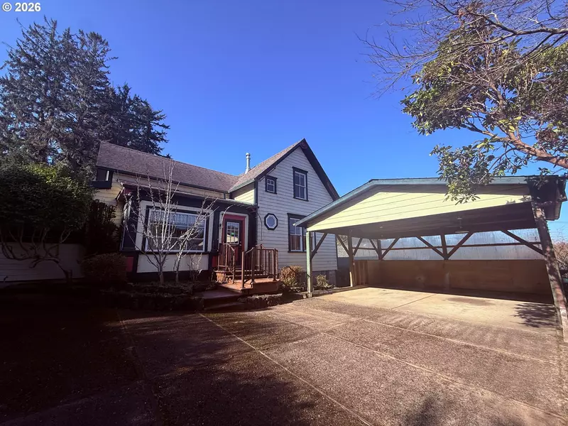 573 S 12TH ST, Coos Bay, OR 97420