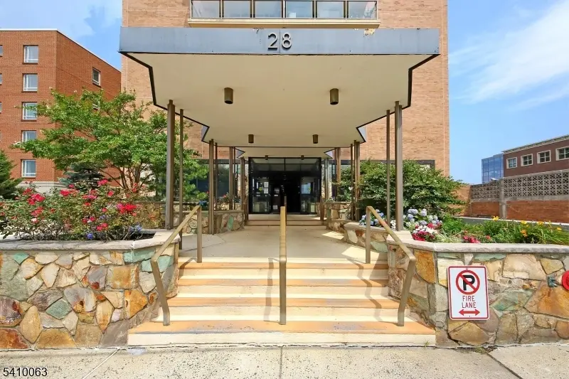 28 Riverside Ave Riv Twr #11H, Red Bank Boro, NJ 07701