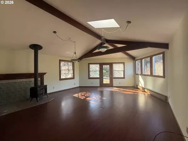 Coos Bay, OR 97420,573 S 12TH ST