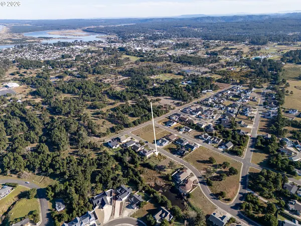 2674 LINCOLN AVE SW, Bandon, OR 97411