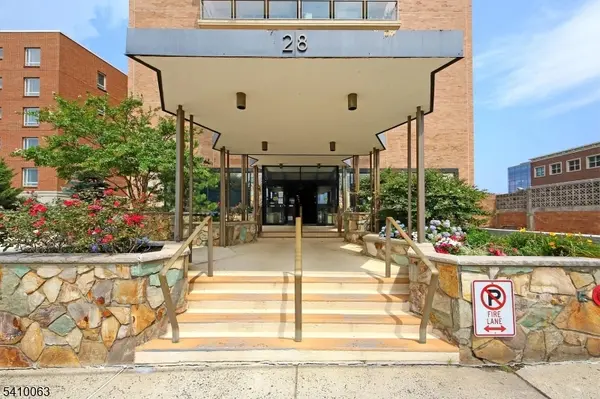 28 Riverside Ave Riv Twr #11H, Red Bank Boro, NJ 07701