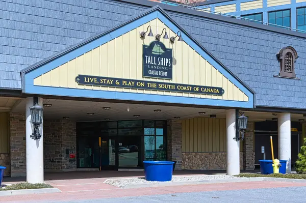 Brockville, ON K6V 0B8,15 St Andrew ST #1802