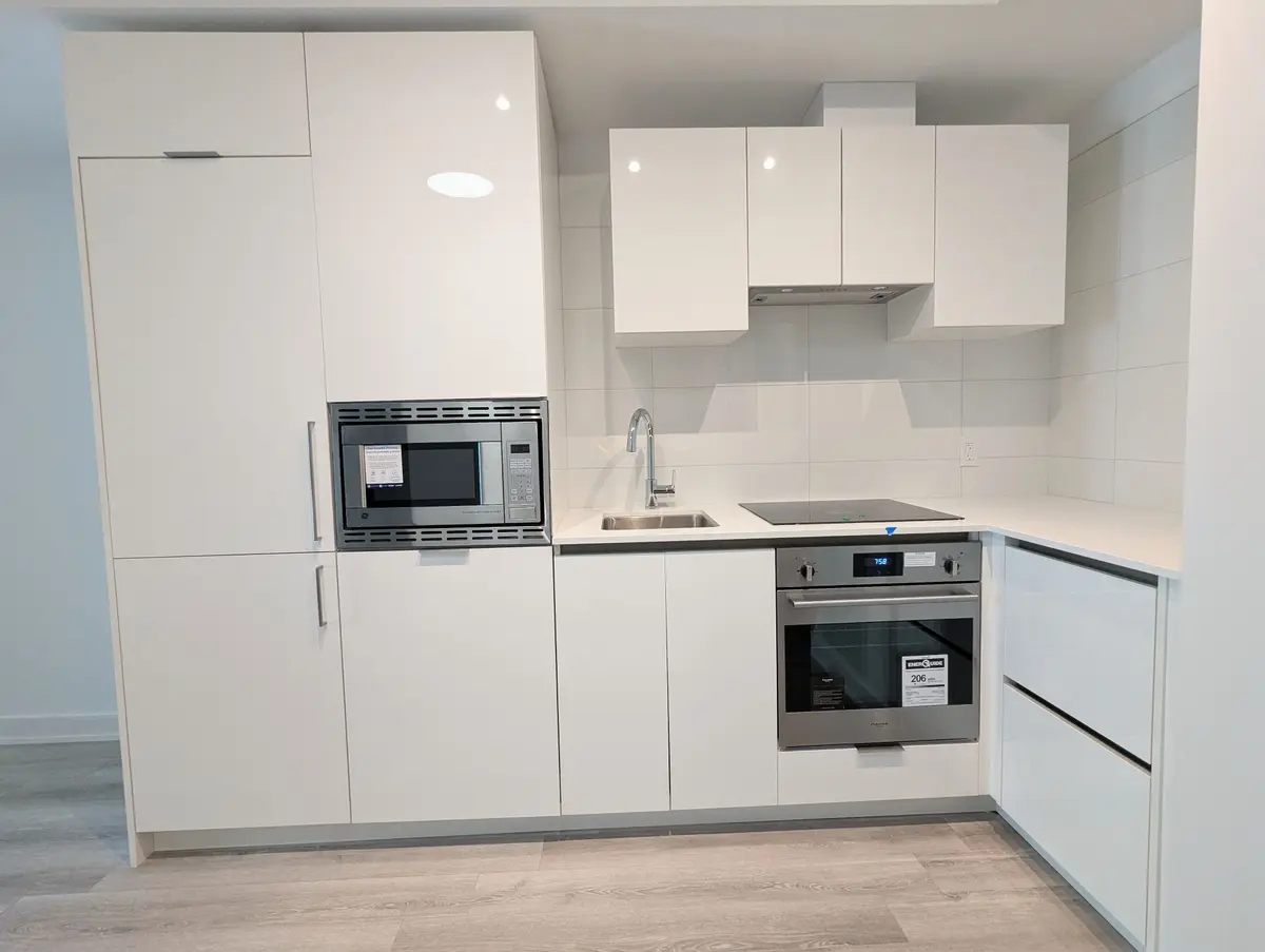 Toronto C01, ON M5T 0B8,121 St. Patrick ST #12