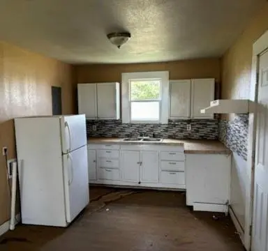 617 W Price Street, Floydada, TX 79235