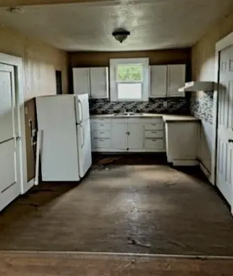 617 W Price Street, Floydada, TX 79235