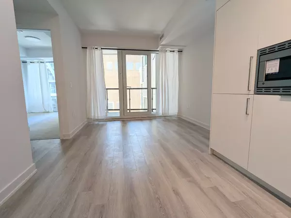 Toronto C01, ON M5T 0B8,121 St. Patrick ST #12