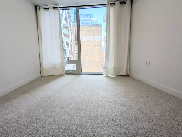 Toronto C01, ON M5T 0B8,121 St. Patrick ST #12