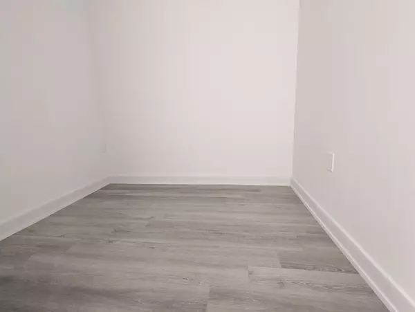 Toronto C01, ON M5T 0B8,121 St. Patrick ST #12