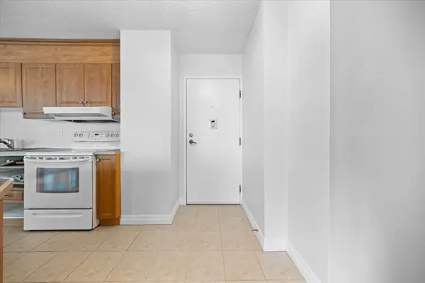 1190 Richmond RD #703, Woodroffe, ON K2B 8J3