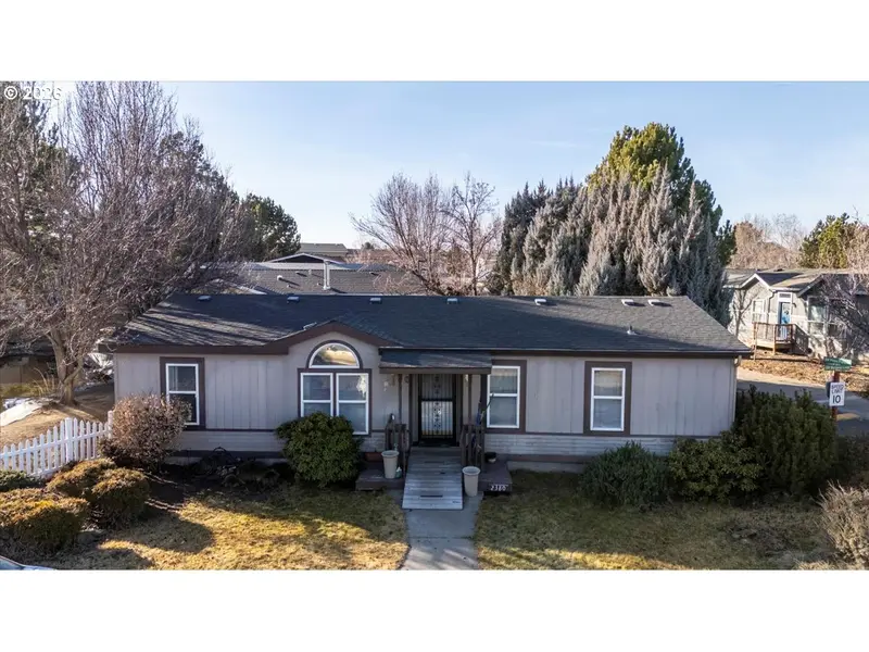 2380 SW PHLOX POND DR, Redmond, OR 97756