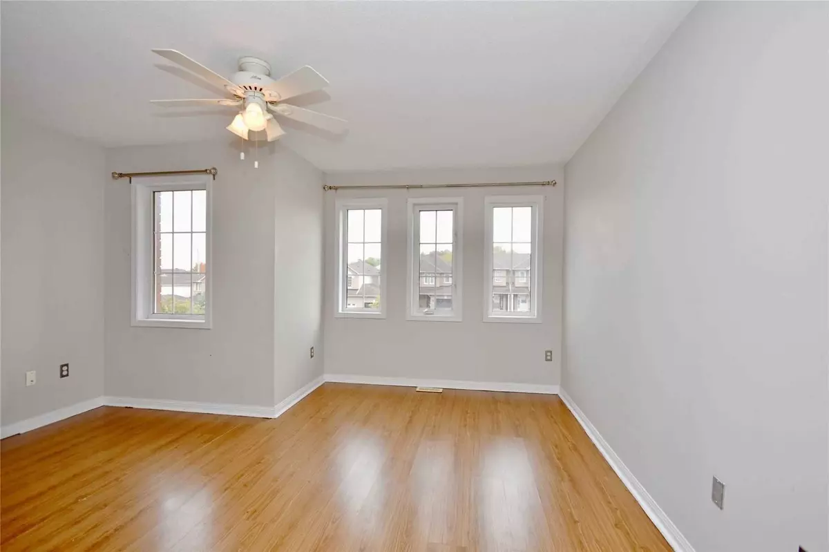 Barrie, ON L4N 9Y8,70 Hawthorne CRES #Upper