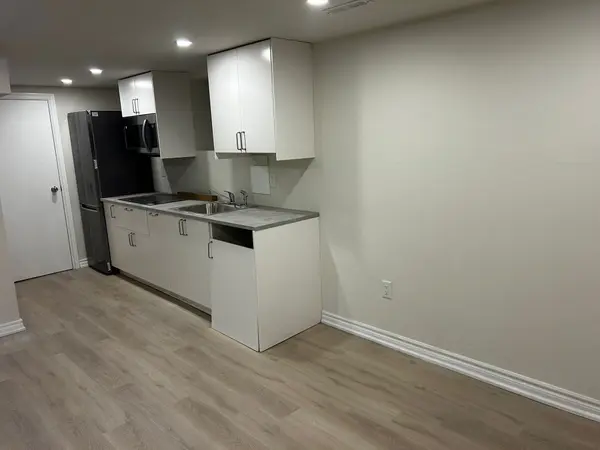 Aurora, ON L4G 2K5,52 Nisbet DR ##1BedBsmnt