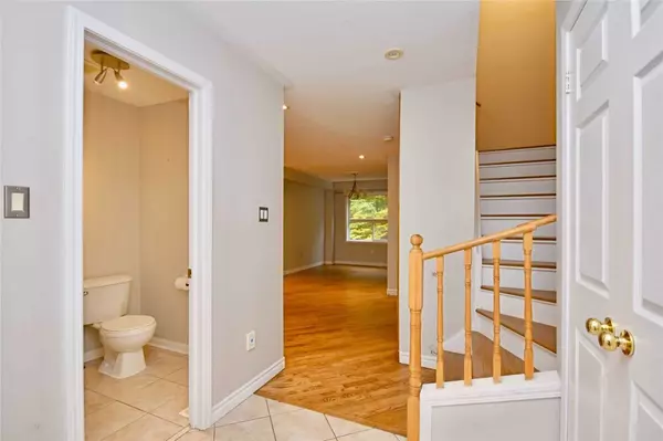 Barrie, ON L4N 9Y8,70 Hawthorne CRES #Upper