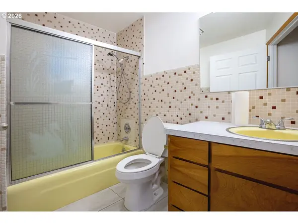 2209 42ND AVE, Longview, WA 98632